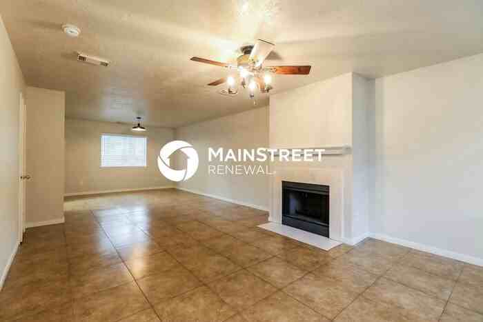 18442 Hollow Oaks Cir - Photo 5 of 17