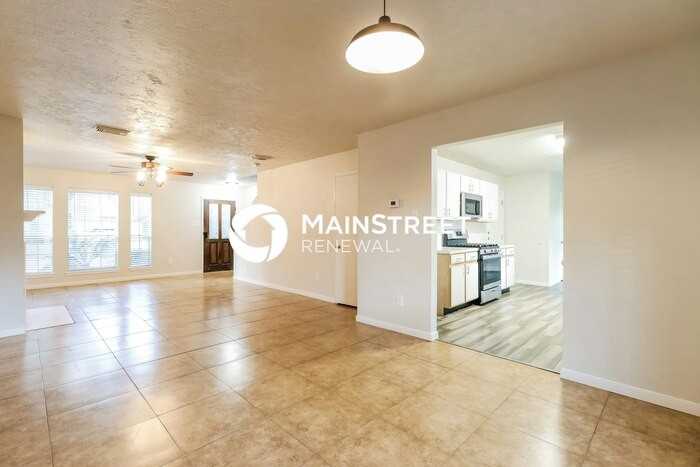 18442 Hollow Oaks Cir - Photo 7 of 17