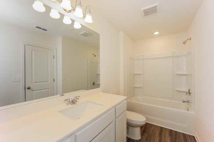 550 Magnolia Cir - Photo 5 of 17