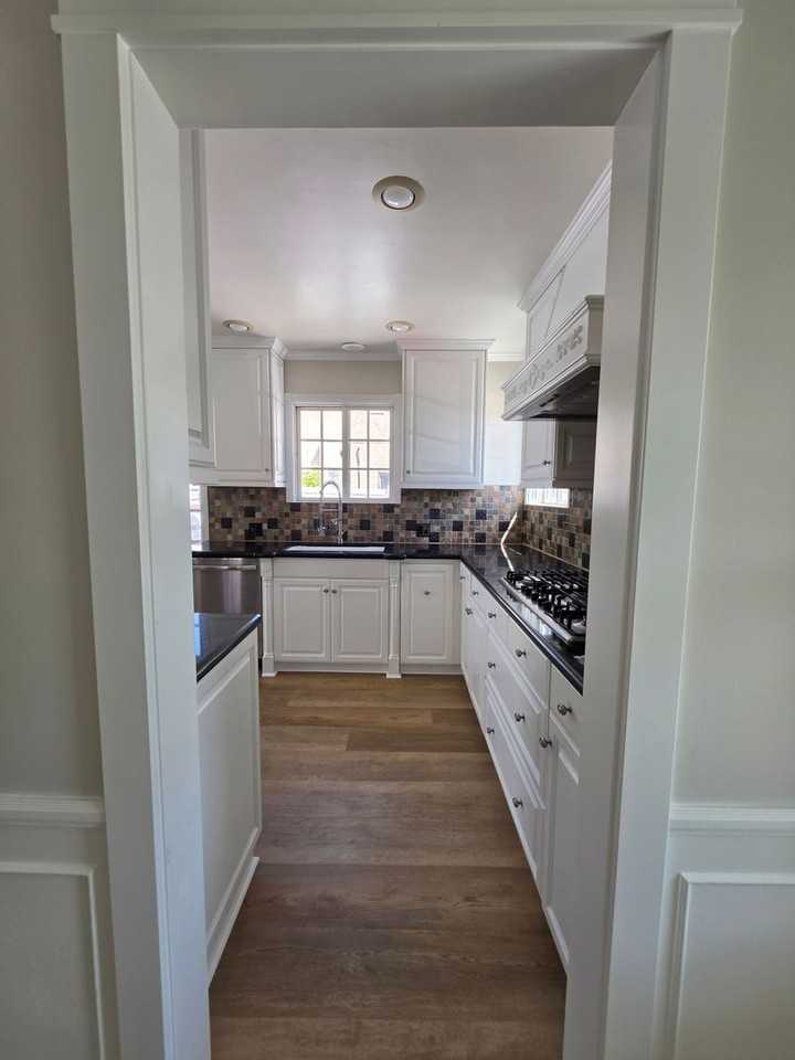 8109 Holy Cross Pl - Photo 4 of 10