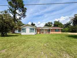 featured image of 140 Lake Dr