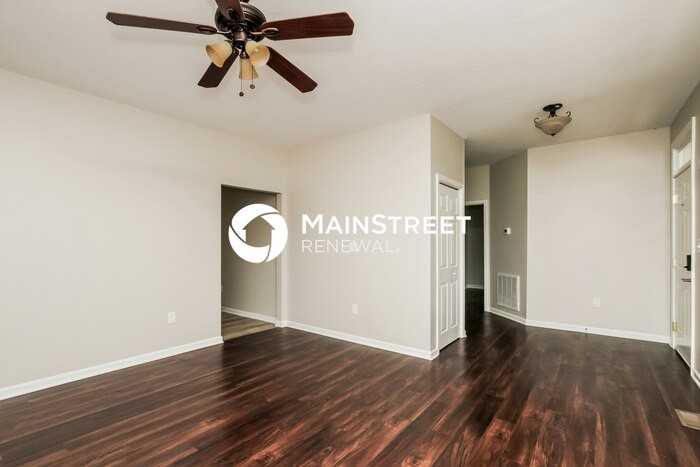 801 Stratford Rd - Photo 4 of 16