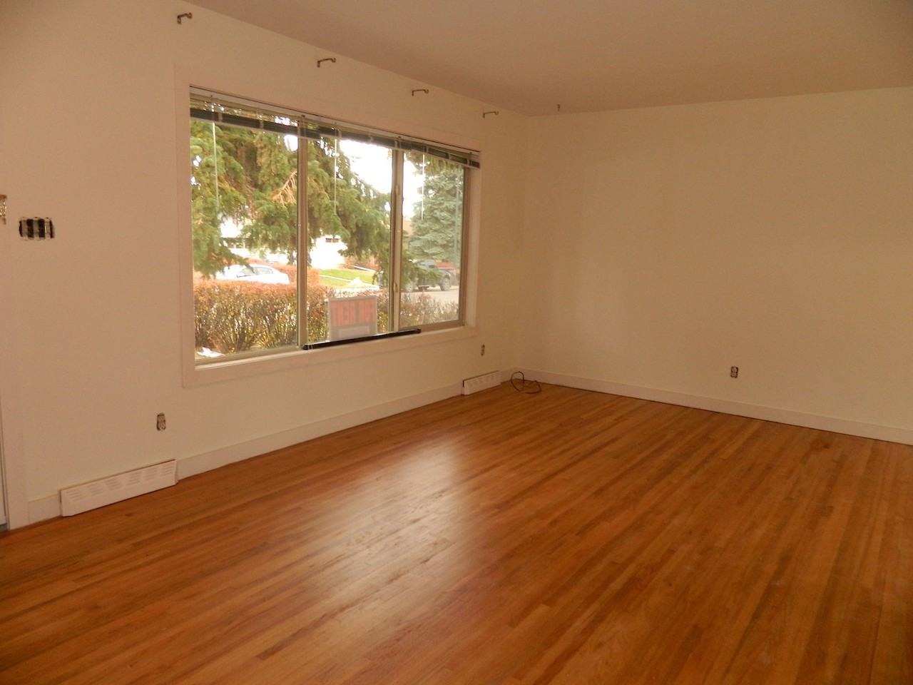 639 84 Avenue Southwest - Photo 4 of 14