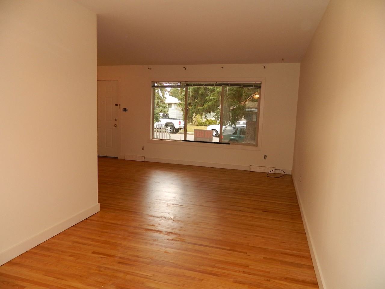 639 84 Avenue Southwest - Photo 5 of 14