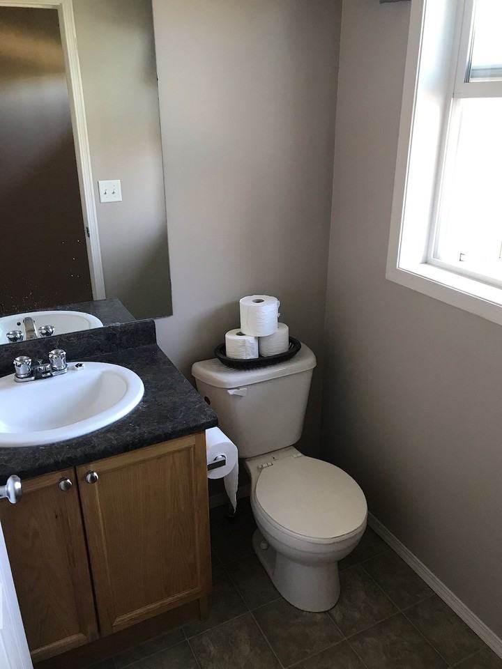 63 Vaughn Ave - Photo 4 of 29