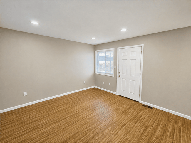 4325 Fair Oaks Rd #4 - Photo 5 of 14