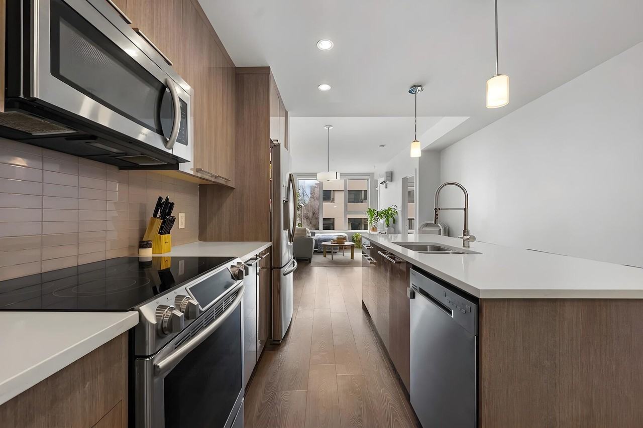317 22 Ave Sw - Photo 3 of 17