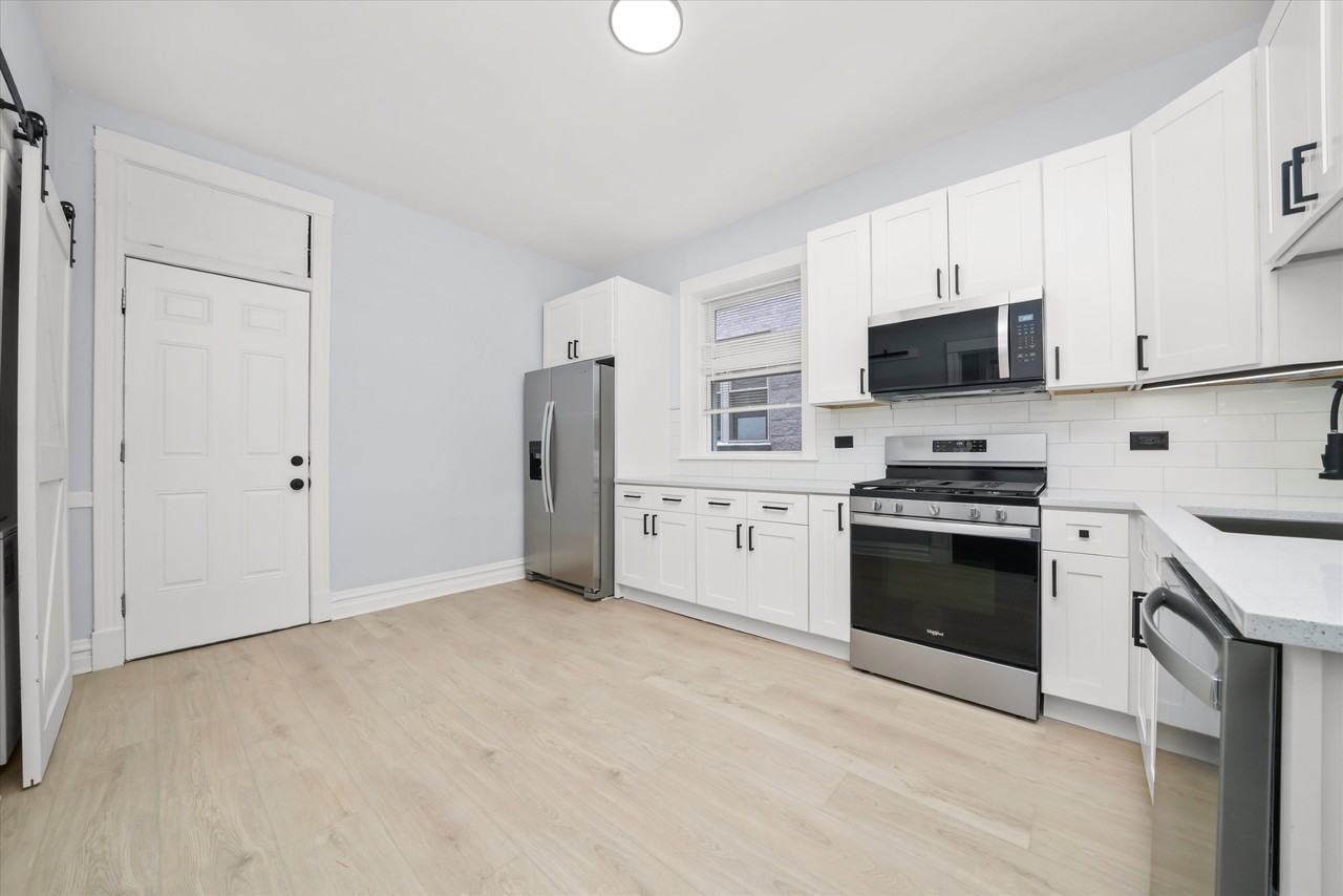 2735 N Central Park Ave #2R - Photo 2 of 7