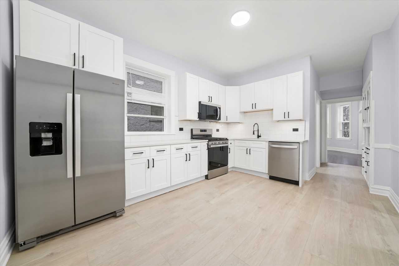 2735 N Central Park Ave #2R - Photo 3 of 7