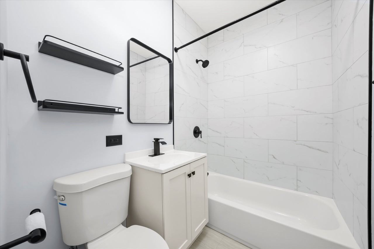 2735 N Central Park Ave #2R - Photo 4 of 7