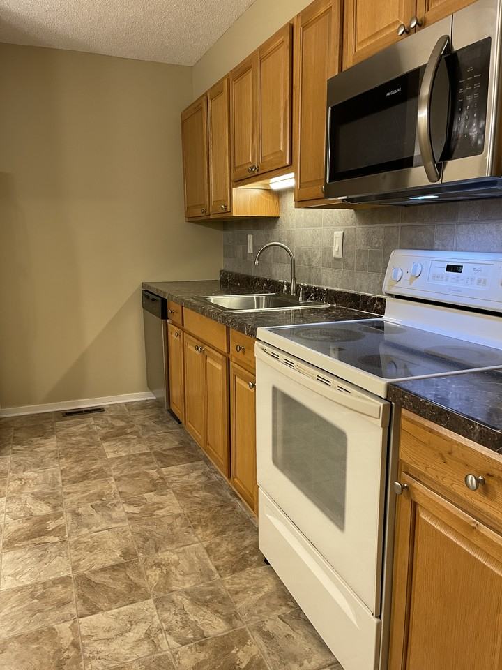 6423 Colony Way #1H - Photo 4 of 14