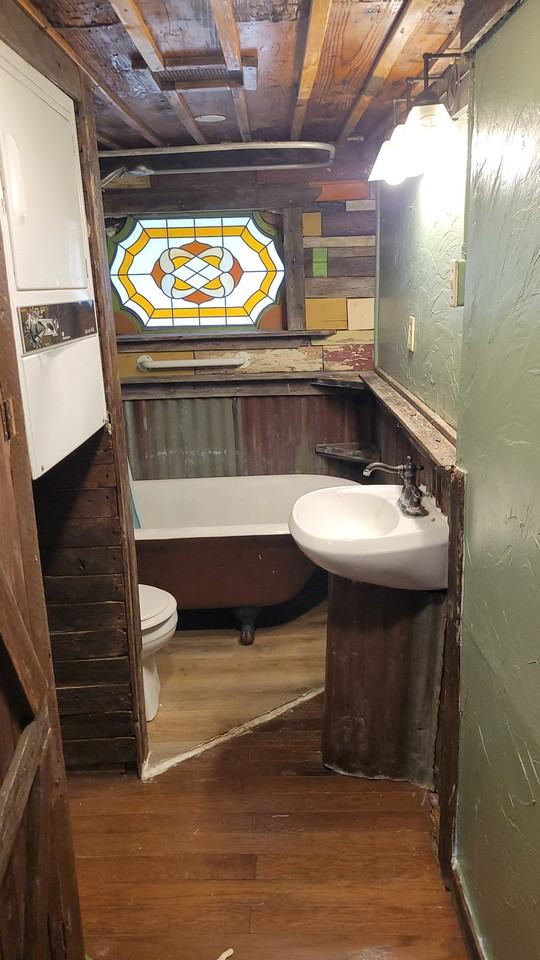 740 W College St #A - Photo 2 of 7
