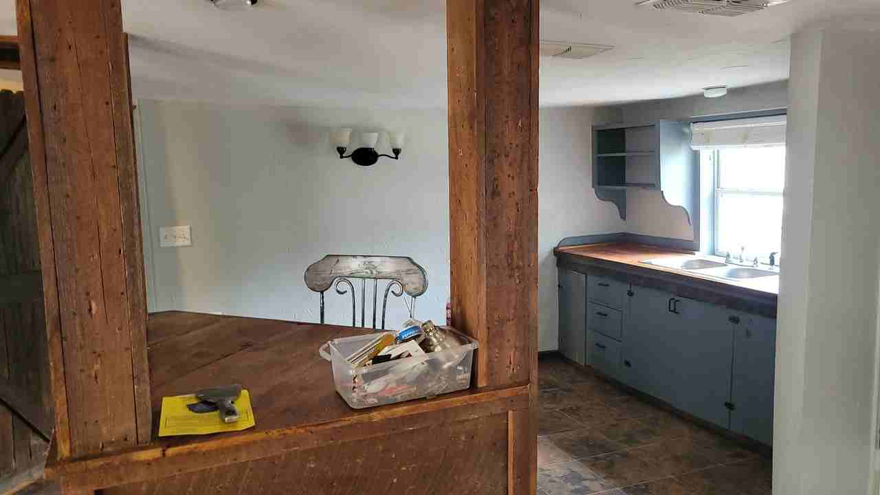 740 W College St #A - Photo 3 of 7