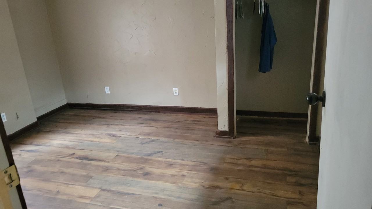 740 W College St #A - Photo 5 of 7