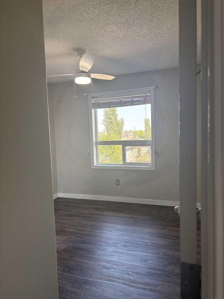 9357 Park Place Terwillegar Terrace - Photo 4 of 8
