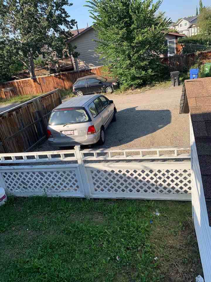 4516 44 Ave Ne - Photo 2 of 10