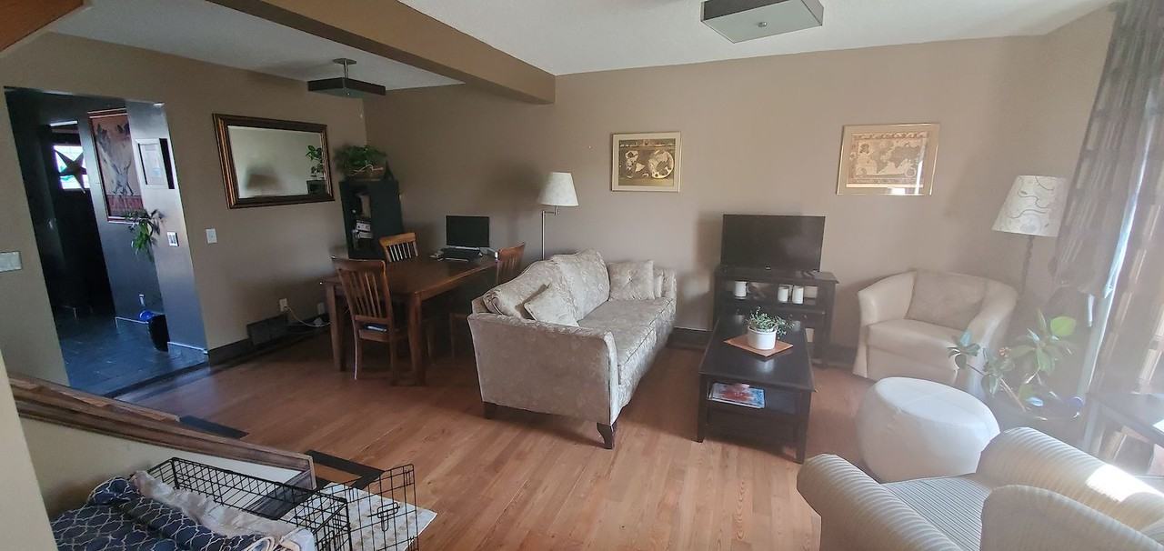 570 Strathcona Dr Sw - Photo 4 of 42