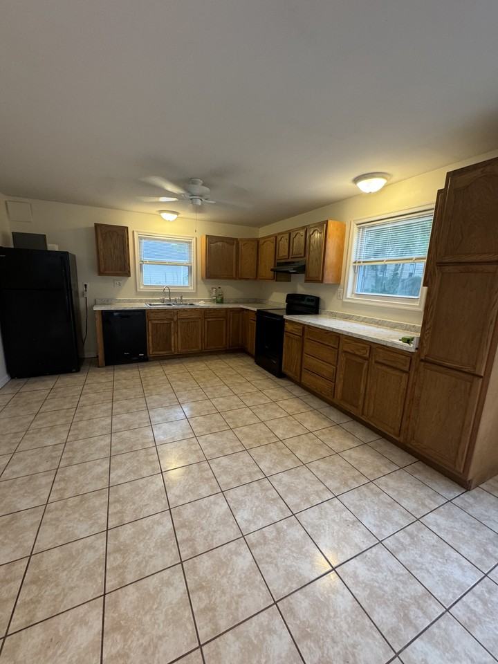 76 Broad St #NA - Photo 2 of 7