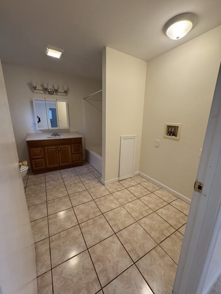 76 Broad St #NA - Photo 3 of 7
