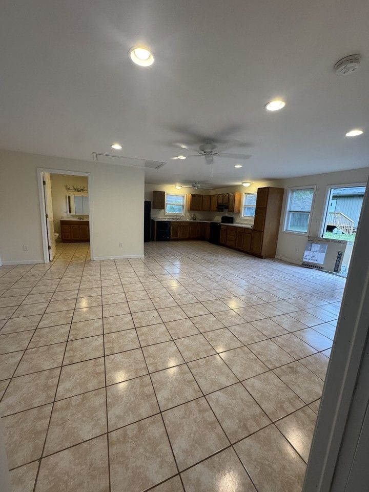76 Broad St #NA - Photo 5 of 7