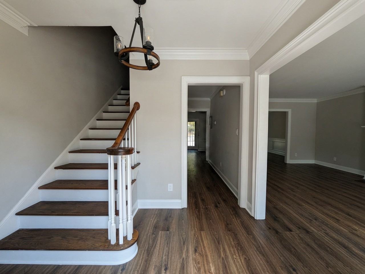 276 Windsor Pkwy #NA - Photo 2 of 26