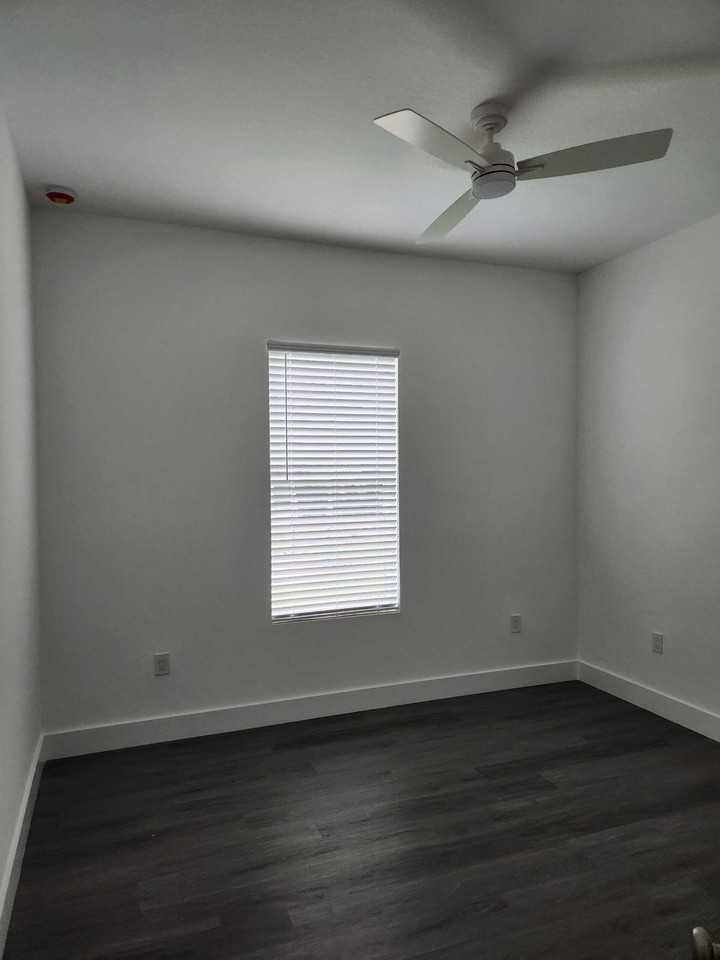 9211 Northcliffe Blvd #NA - Photo 7 of 12