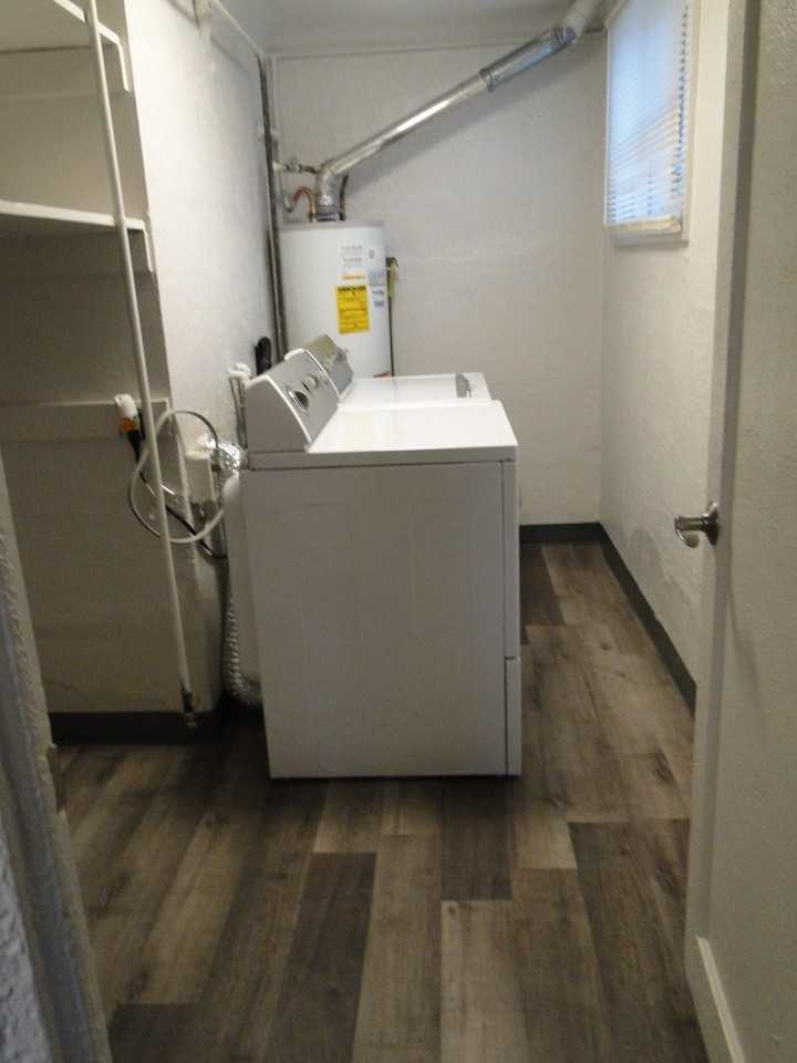 503 S Chestnut St #B - Photo 2 of 10