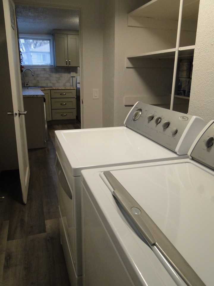 503 S Chestnut St #B - Photo 4 of 10