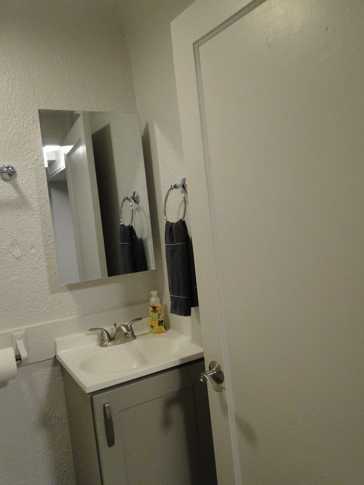 503 S Chestnut St #B - Photo 5 of 10