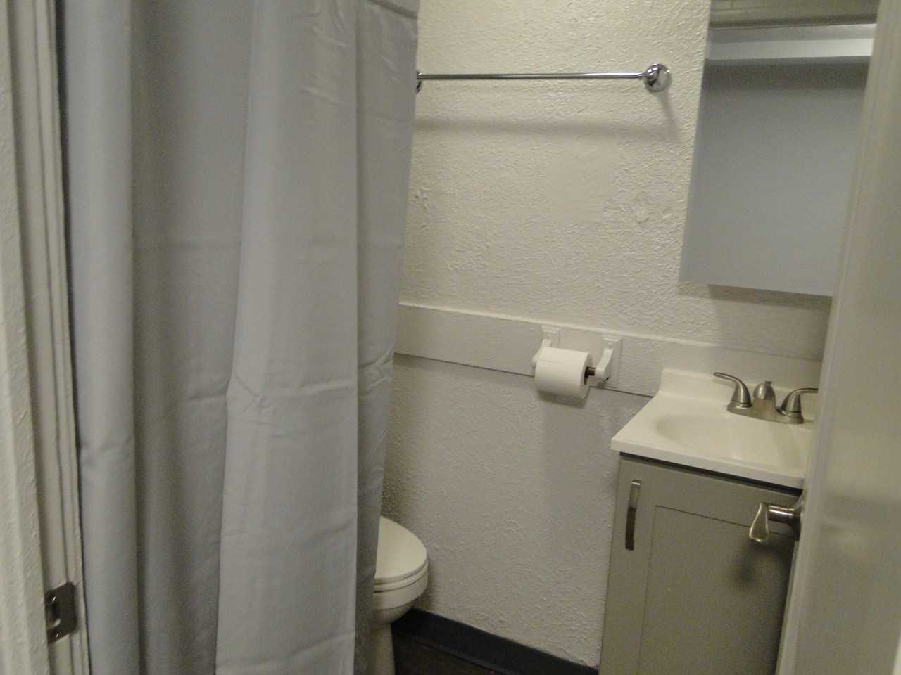 503 S Chestnut St #B - Photo 6 of 10