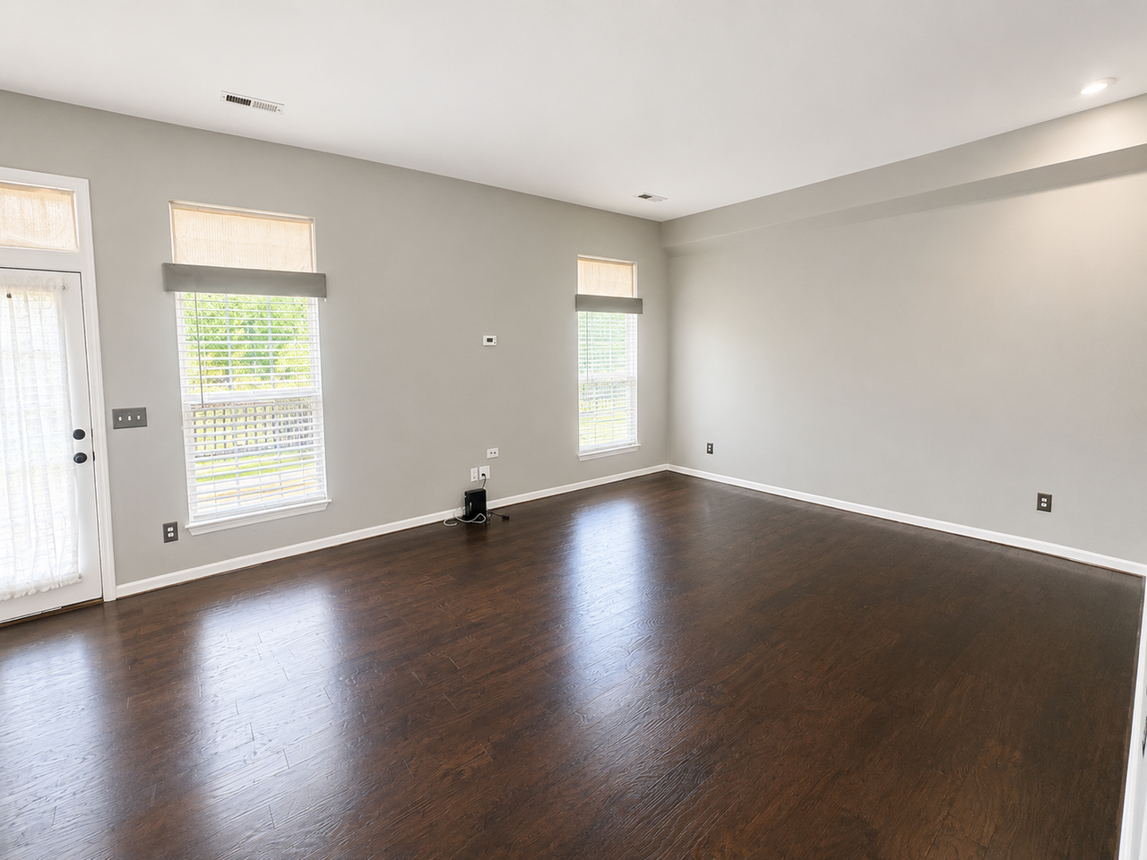 711 Dutchman Ct - Photo 5 of 14