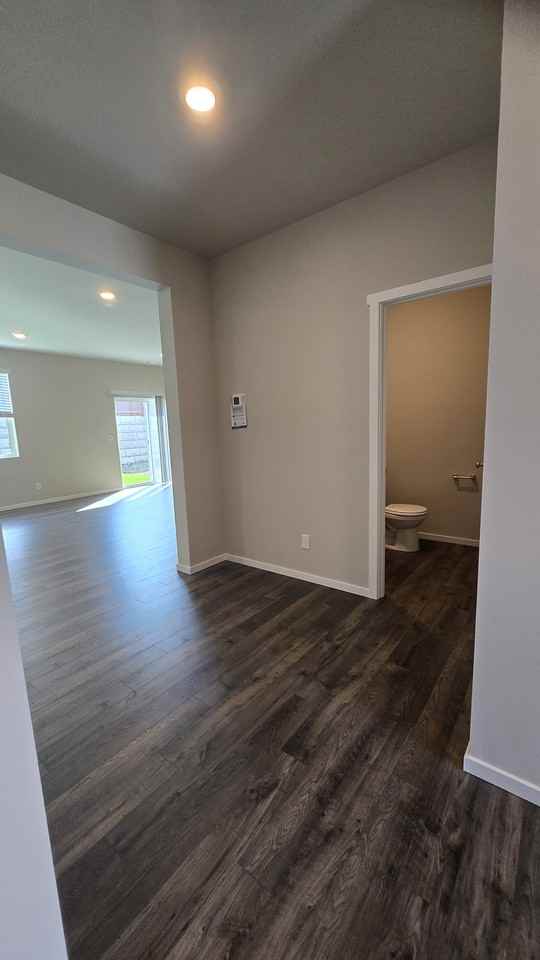 3923 23rd Ave Ne #NA - Photo 5 of 27