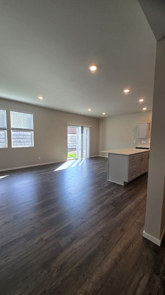 3923 23rd Ave Ne #NA - Photo 6 of 27