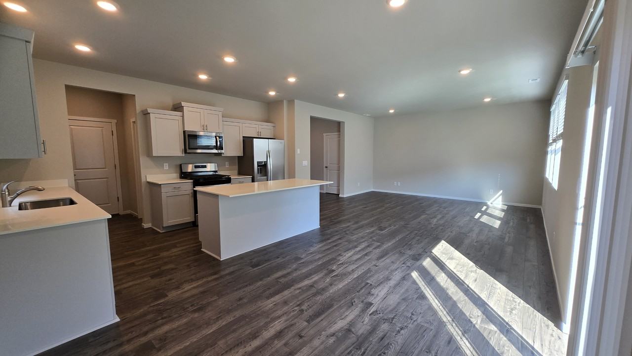 3923 23rd Ave Ne #NA - Photo 7 of 27