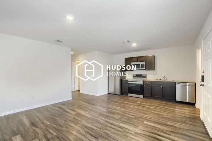 207 W Avenue A - Photo 5 of 14