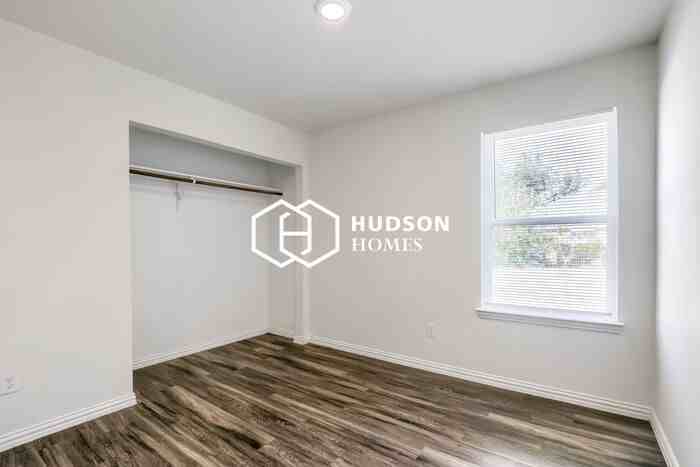 207 W Avenue A - Photo 7 of 14