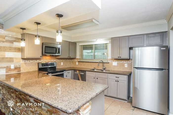 4242 Heathfield Dr - Photo 4 of 13