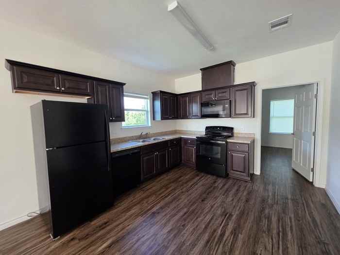 6326 Red Oak Dr - Photo 3 of 11