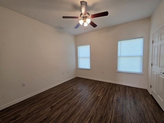6326 Red Oak Dr - Photo 4 of 11