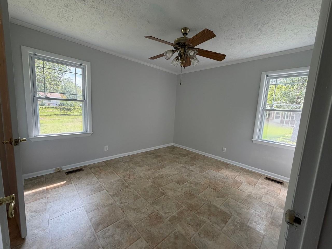 14180 Kiser Rd - Photo 5 of 7