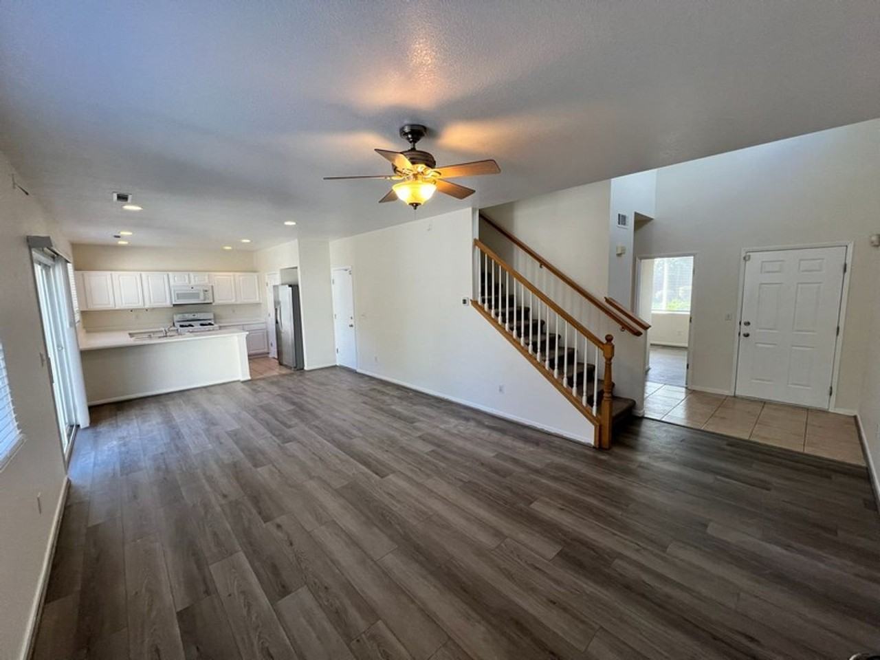 4055 Laurel Park Way - Photo 4 of 15