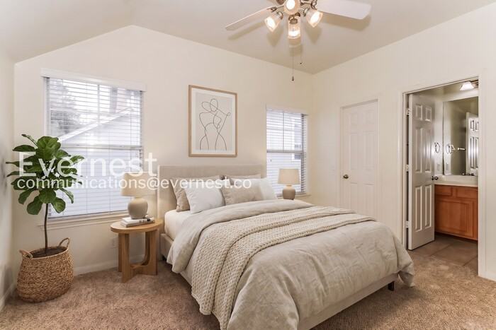 709 W 35th St - Photo 7 of 30