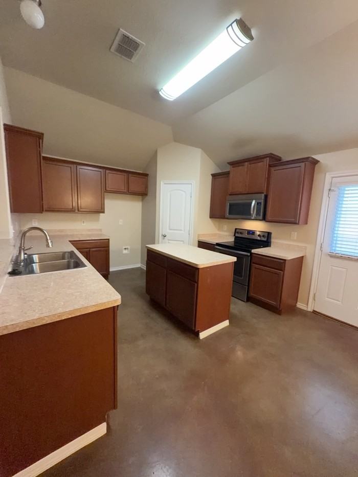 7306 Mistletoe Trl - Photo 2 of 18