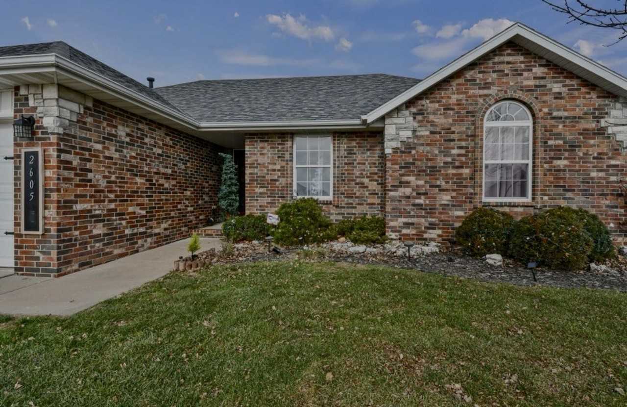 2605 W Garton Rd - Photo 2 of 9