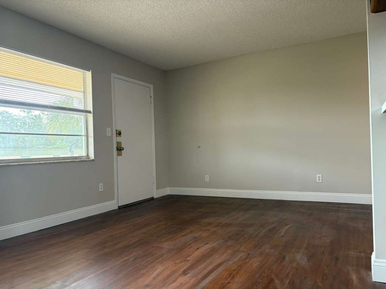 2931 Dupont St S #10 - Photo 3 of 28