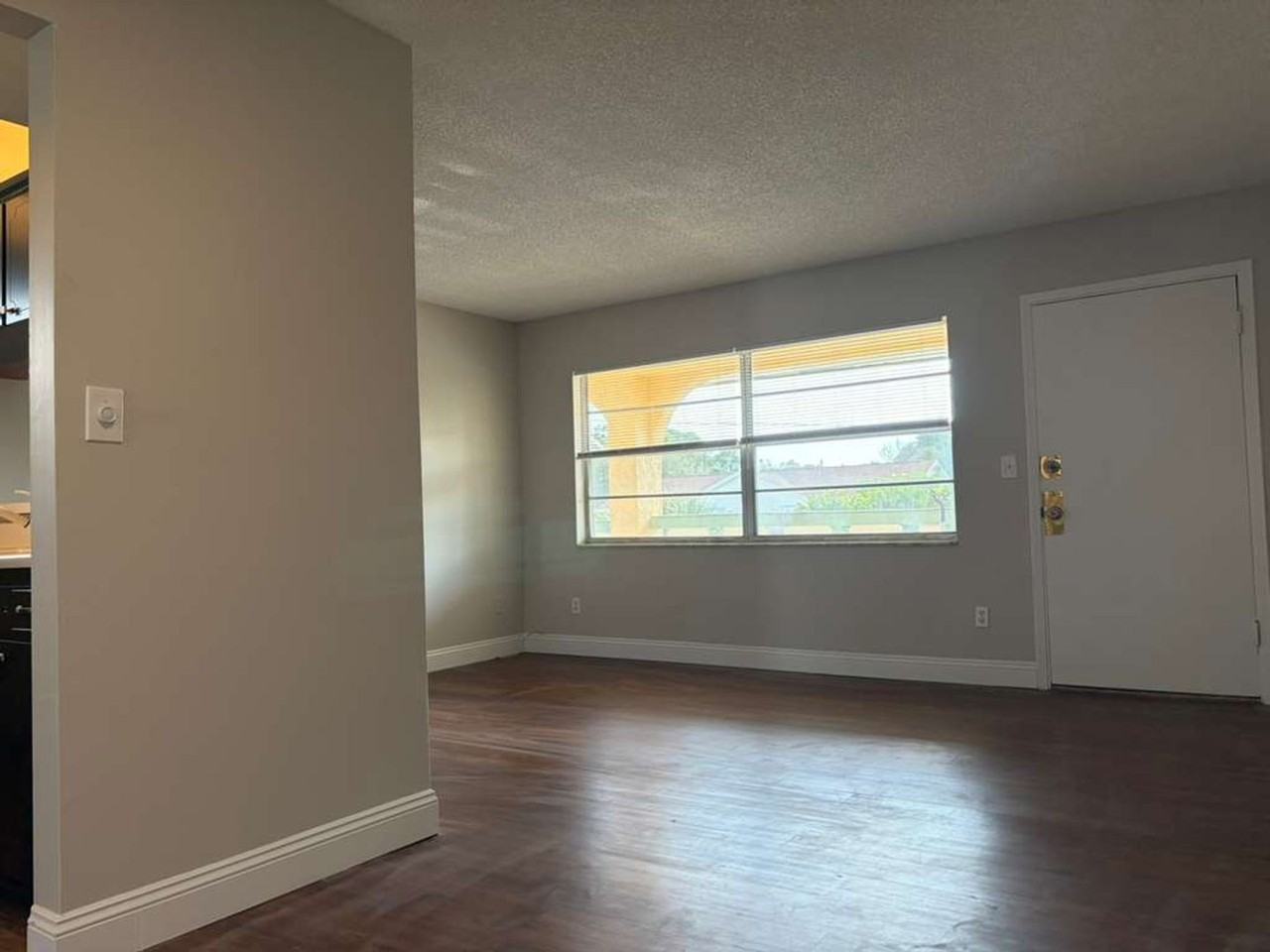2931 Dupont St S #10 - Photo 4 of 28
