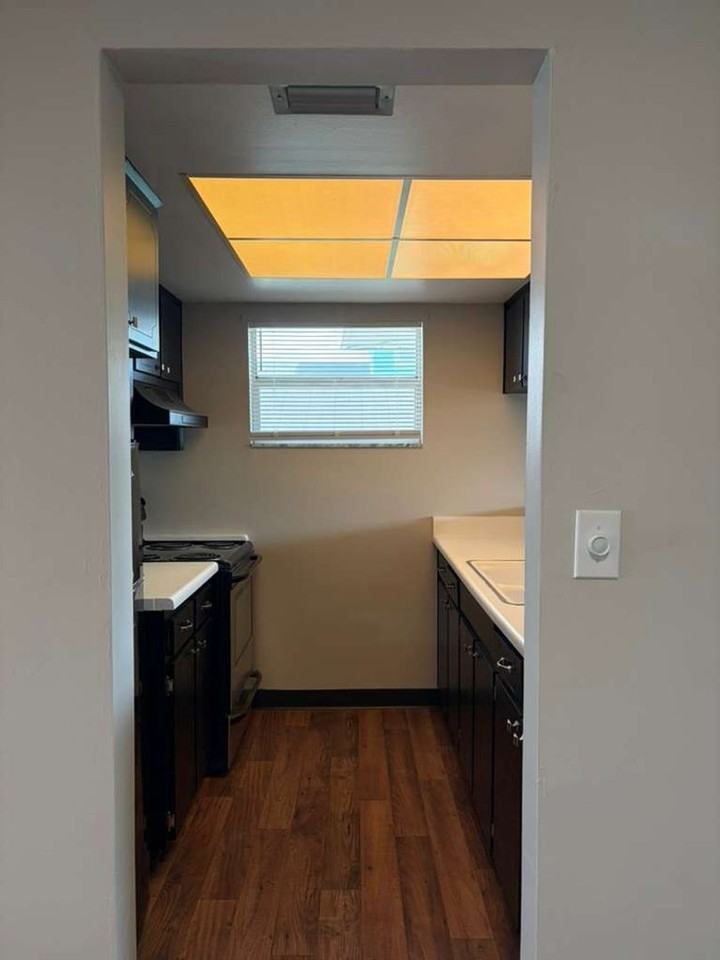 2931 Dupont St S #10 - Photo 7 of 28