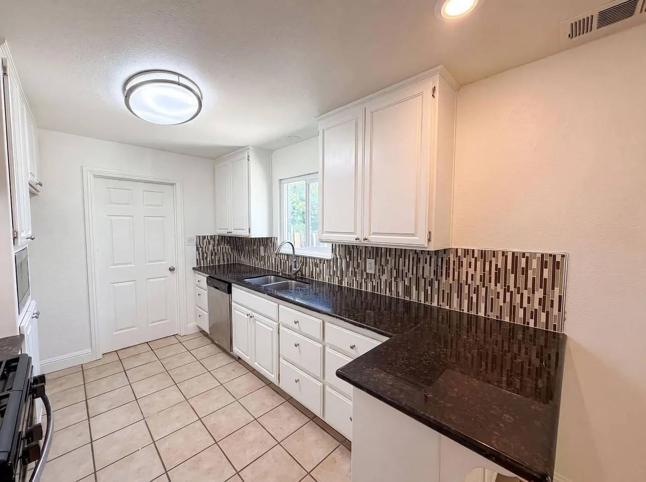 207 Bryan Avenue - Photo 6 of 13