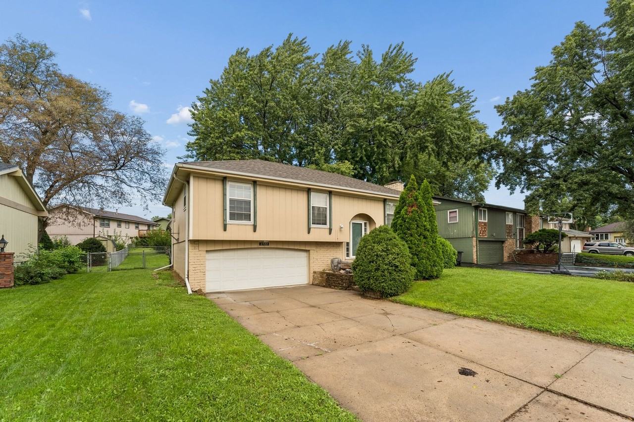 2722 N 120th Ave - Photo 5 of 30