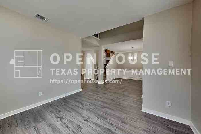 7016 Frost Ln - Photo 4 of 25